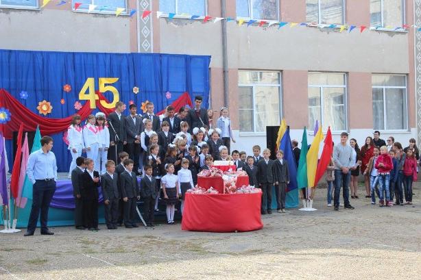 Пятая школа отметила юбилей